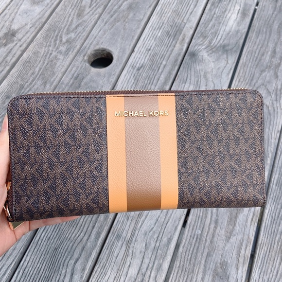 Michael Kors wallet - Picture 8 of 15